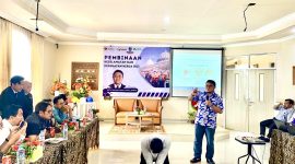 simulasi penanganan kecelakaan di tempat kerja.