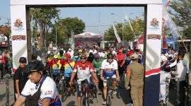 Acara bersepeda santai yang diselenggarakan oleh Pemerintah Kabupaten Pamekasan pada hari jadi ke-494 berhasil mempererat kebersamaan antara jajaran pemerintah dan masyarakat. 