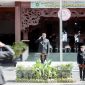 Upacara hari jadi ke-494 Kabupaten Pamekasan berlangsung dengan khidmat, menekankan pentingnya pelestarian budaya lokal melalui pakaian adat dan penggunaan bahasa Madura. 