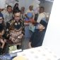  Pj Bupati Pamekasan, Masrukin mendatangi bazar UMKM.