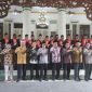 Pelantikan 32 kepala sekolah ini diharapkan dapat membawa angin segar dan semangat baru dalam pengelolaan pendidikan di Pamekasan, demi terwujudnya sekolah yang lebih maju dan berkualitas.