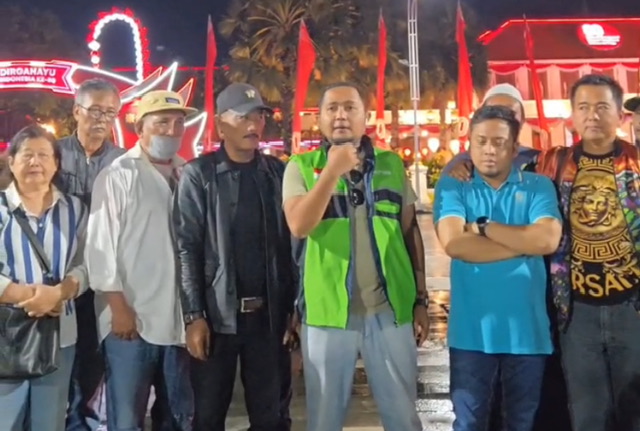 Perwakilan rakyat Jawa Timur menyatakan sikap akan menggelar aksi besaran-besaran turunkan Gubernur Jawa Timur.