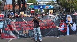 Jaka Jatim desak KPK tetapkan Gubernur Khofifah tersangka.