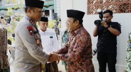 Wabup Pamekasan Sukriyanto Dampingi Kapolda Jatim saat berkunjung ke Ponpes Miftahul Ulum Panyeppen