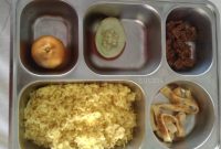 Menu program Makan Bergizi Gratis di SDN Bujur Timur 2, Pamekasan, disebut kerap ditolak siswa karena kualitas makanan dinilai kurang layak.