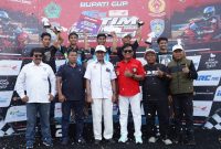 Bupati Pamekasan Kholilurrahman membuka Kejurprov Road Race Seri IV Bupati Cup 2025 di Stadion SGMRP, Sabtu (22/11), yang diikuti pembalap dari berbagai daerah di Jawa Timur dan Madura.(Foto/JTV)
