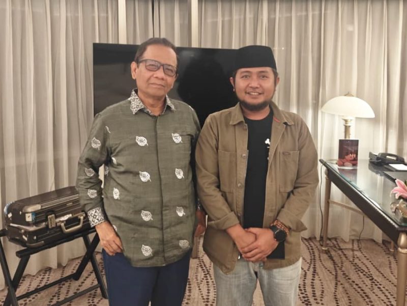 Mahfud MD dan Musfiq berbincang mengenai persoalan hukum dan dinamika demokrasi di Indonesia.