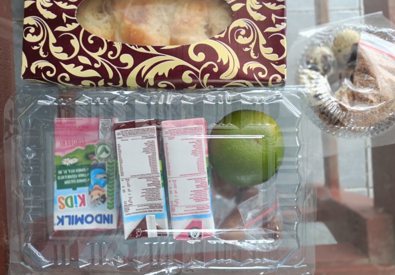 Menu makan bergizi gratis yang disalurkan pada siswa di Kecamatan Lenteng oleh SPPG Lenteng Timur, Yayasan Rumah Juang Garuda Emas.