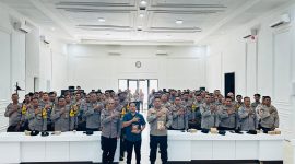 Petugas Komisi Pemberantasan Korupsi (KPK) membawa sejumlah pihak hasil OTT di Tulungagung, Jawa Timur, Jumat (10/4/2026) malam. Total 16 orang diamankan, termasuk Bupati Tulungagung.