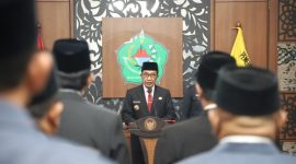 Bupati Pamekasan Kholilurrahman menerbitkan surat edaran yang melarang ASN terlibat judi, pinjol ilegal, serta aktivitas tidak produktif saat jam kerja sebagai upaya memperkuat disiplin dan menjaga integritas aparatur.