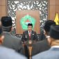 Bupati Pamekasan Kholilurrahman menerbitkan surat edaran yang melarang ASN terlibat judi, pinjol ilegal, serta aktivitas tidak produktif saat jam kerja sebagai upaya memperkuat disiplin dan menjaga integritas aparatur.