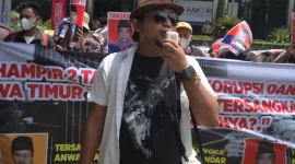 Sebanyak 16 tersangka kasus dugaan korupsi dana hibah APBD Jawa Timur belum ditahan oleh Komisi Pemberantasan Korupsi meski telah ditetapkan sejak Juli 2024. Kondisi ini memicu sorotan publik.