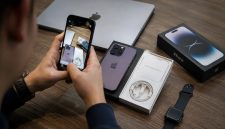 Fenomena flexing gadget mahal di media sosial semakin sering ditemui di era digital. Banyak orang menjadikan gadget premium sebagai simbol gaya hidup, status sosial, dan sarana mencari validasi dari lingkungan sekitar. foto/ist