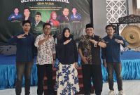Momen foto bersama Ansari dan Dekanat beserta Gubernur BEM FIA UNIRA (foto: ist)