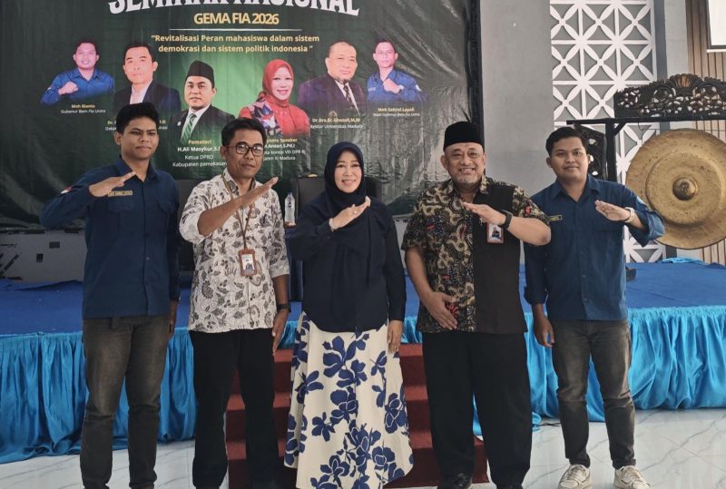 Momen foto bersama Ansari dan Dekanat beserta Gubernur BEM FIA UNIRA (foto: ist)