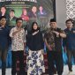 Momen foto bersama Ansari dan Dekanat beserta Gubernur BEM FIA UNIRA (foto: ist)